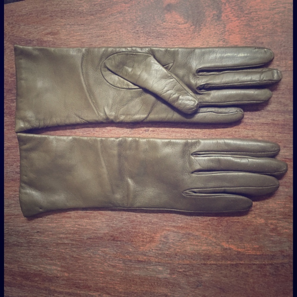 Cashmere lined leather gloves.